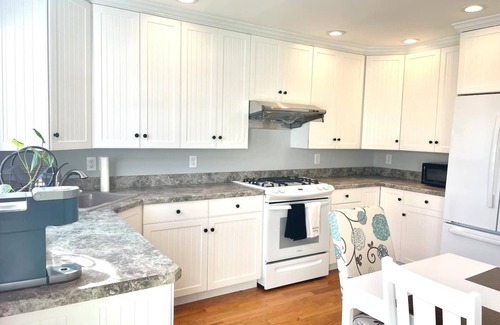 Point Pleasant Beach House | Toddler Friendly, toys, boardwalk, beach, downtown, POOL, & clean! You get ALL!