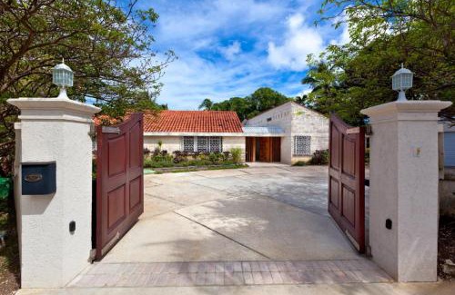 Gibbs Bay Villa | Todmorden by Blue Sky Luxury