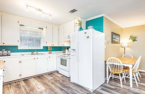 Tybee Island House | Toes in the Sand | Pet Friendly, Cottage!
