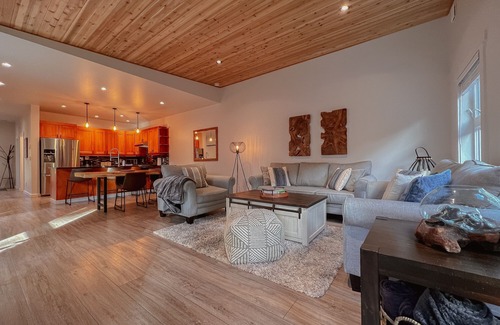 Tofino House | Tofino Escape-Hot Tub, Modern, Marina, Pets, BBQ