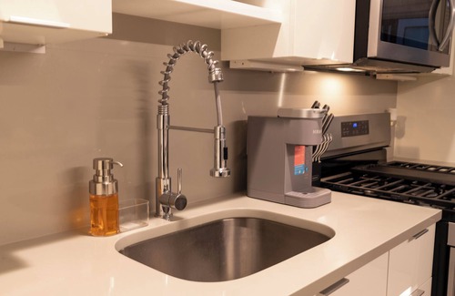 Chamblee Condo | Tokyo King Suite Near Buckhead
