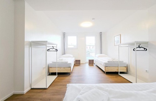 Krefeld Apartment | Tolstov Apartments - 1 Room Apartment - Balcony - 25 Min to Messe DUS
