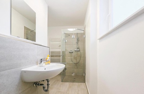 Krefeld Apartment | Tolstov Apartments - 1 Room Apartment - Balcony - 25 Min to Messe DUS