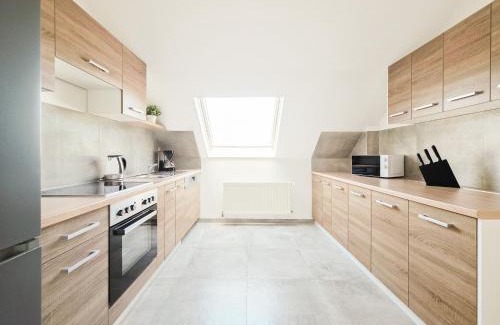Derendorf Apartment | Tolstov Apartments - 3 Room Attic Apartment - Kitchen - 5 min to Messe DUS