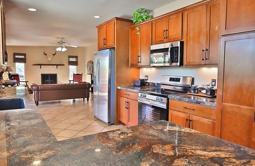 Tanque Verde House | Tomahawk Ranch with Western charm and beautiful mountain views