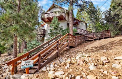 Upper Moonridge House | Tomeny Cabin- Relaxing Resort Chalet w/Foosball