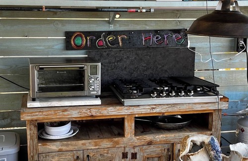 East Hill Cottage | Tommy's Tropical Zen Garden & Cottage Oasis