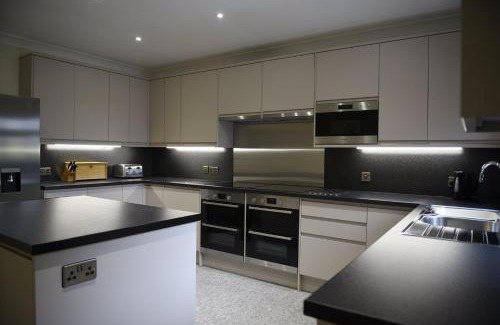 Ipswich House | Toothbrush Rooms at Lattice Lodge - Guest Kitchen & EV Recharging