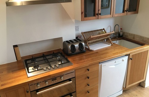 Furzedown Apartment | Tooting Broadway South London large patio garden and free on street parking