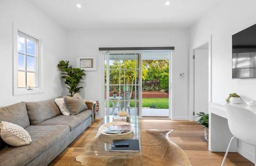 Long Jetty House | Toowoon Bay - Tranquil Couples Retreat - EV Powerpoint