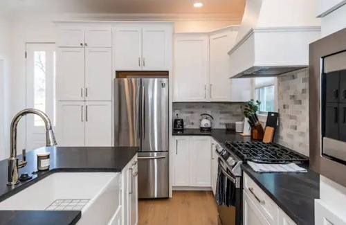 South Park House | TOP AIRBNB IN DAYTON! | SOUTH PARK | FENCED YARD