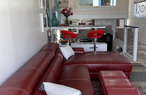 Marin City Boat Rental | "Top Choice Houseboat Rental," says Discover Sausalito. 2bd 2ba floating home.