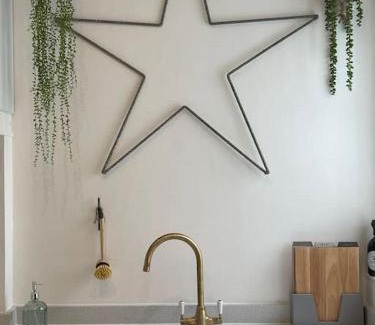 Ventnor Apartment | Top Deck - Fresh, stylish seaside apartment