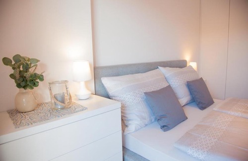 Augsdorf Apartment | Top! Exklusive Seewohnung in Velden wahlweise mit Motorboot