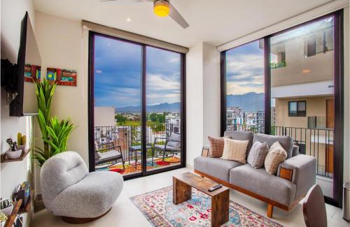 Diaz Ordaz House | Top-Floor 2BR with Skyline Views, Pool and Gym