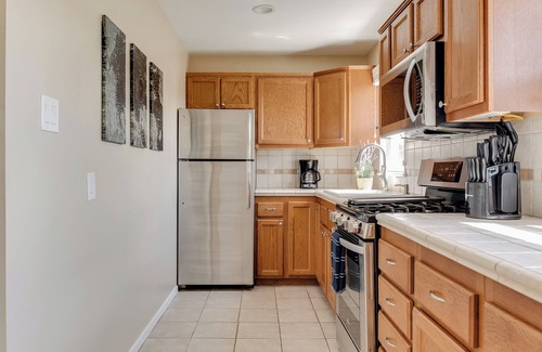 Zaferia Apartment | Top Floor Apt w/ Desk Space , 1-BR w/ Work Area and Full Kitchen