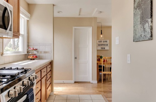 Zaferia Apartment | Top Floor Apt w/ Desk Space , 1-BR w/ Work Area and Full Kitchen