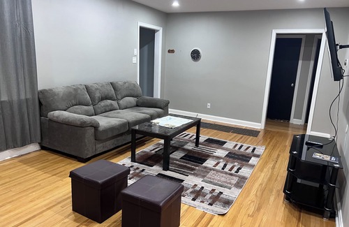 Belleville House | Top Floor Bungalow Close to Downtown