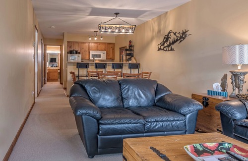 Silver Star Mountain Condo | Top-Floor Quiet Corner Creekside Condo - Mountain Views & Pet Friendly
