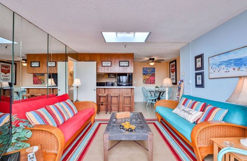 South Mission Beach Condo | Top Floor Corner Unit Steps to Ocean or Bay !