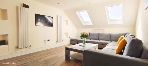 Hillingdon Apartment | Top Floor Flat 5 Northwood