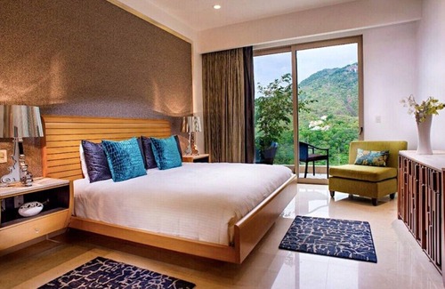 South Shore Hotel Area Resort | Top-Floor Grand Penthouse:360° Ocean and Jungle Views, Jacuzzi, Butler, No Fees!