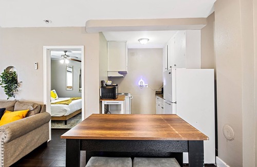 Crescent Lake Apartment | Top-Floor Lookout: Bright, Pet-Friendly 1BR with King Bd and Full-Size Sofa Bd