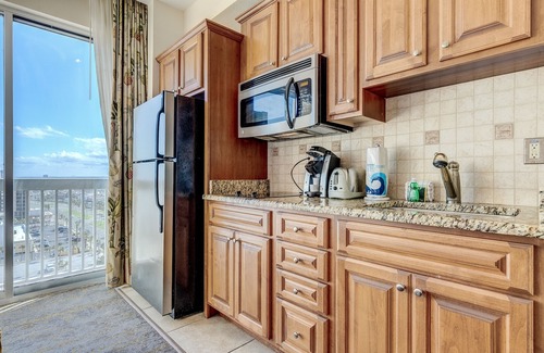 Ortona Park Hotel | Top-floor oceanfront condo with gym & high-speed WiFi