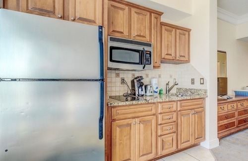 Ortona Park Hotel | Top-floor oceanfront condo with gym & high-speed WiFi