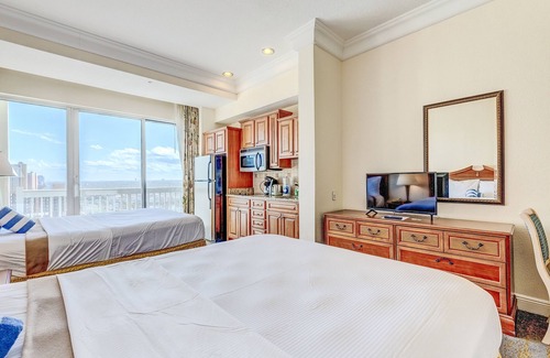 Ortona Park Hotel | Top-floor oceanfront condo with gym & high-speed WiFi
