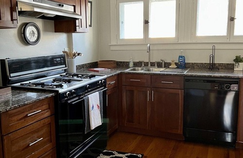 Oak Park Apartment | Top floor of Historic Oak Park Villa/Grge: 2Cars