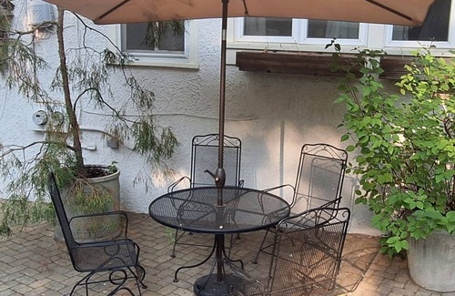 Oak Park Apartment | Top floor of Historic Oak Park Villa/Grge: 2Cars