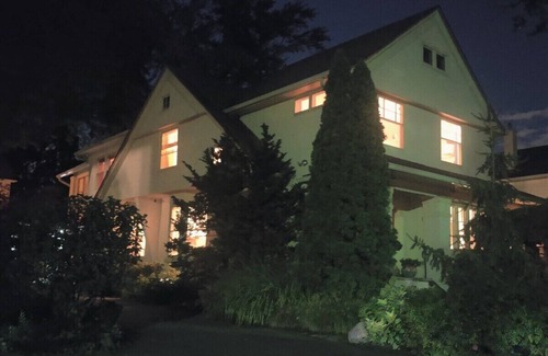 Oak Park Apartment | Top floor of Historic Oak Park Villa/Grge: 2Cars