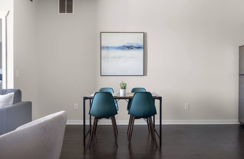 Mayfield Condo | Top Floor Pet Friendly Condo near Downtown