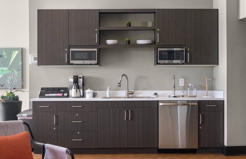 Mayfield Condo | Top Floor Pet Friendly Condo near Downtown