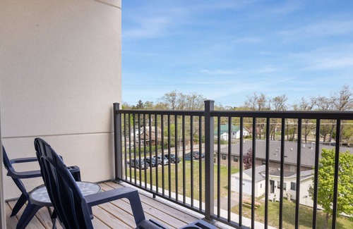 Mayfield Condo | Top Floor Pet Friendly Condo near Downtown