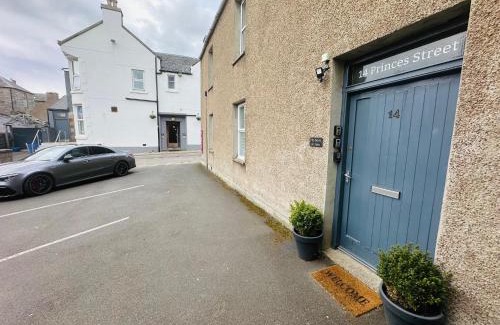 Thurso Apartment | Top Floor Princes Street