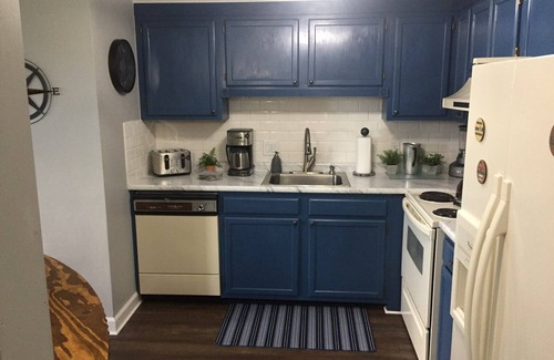 Sugar Mountain Condo | TOP FLOOR SugarTop Condo! Grandfather Mtn Sunrises! Indoor Pool & 2 Hot Tubs
