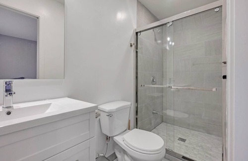 Ottawa Division House | Top Flr 3BR Month-Long Stays Vibrant Location!