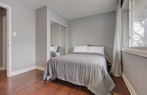 Ottawa Division House | Top Flr 3BR Month-Long Stays Vibrant Location!