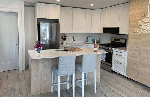 Treasure Cay House | Top Location 30' to beach, newly renovated, 3 King beds, beside pool