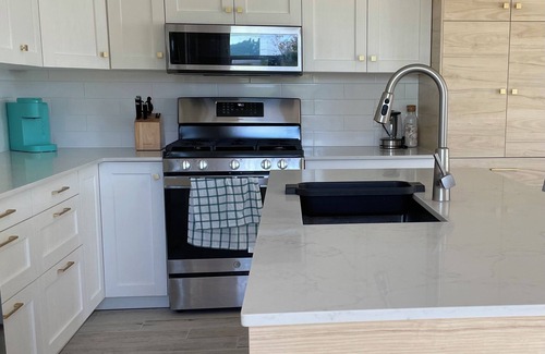 Treasure Cay House | Top Location 30' to beach, newly renovated, 3 King beds, beside pool