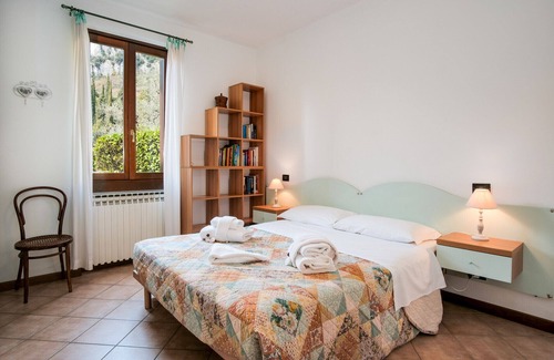 Corno Apartment | Top location condo with pool, lake view and walk to the beach