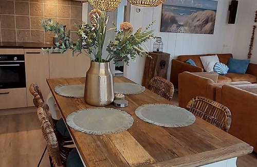 Egmond aan Zee Apartment | Top location! Next to lighthouse, beach 50m FLOW