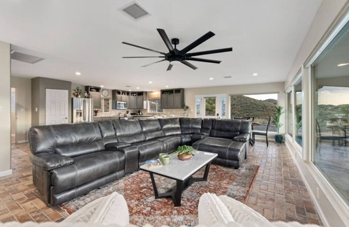 Dewey-Humboldt Apartment | Top of the Mountain Home w/Hot Tub, Gym & Sauna!