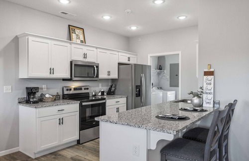 Branson West Condo | Top of the Ridge – 3 BDR for 8!