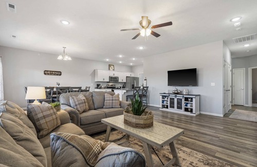 Branson West Condo | Top of the Ridge – 3 BDR for 8!
