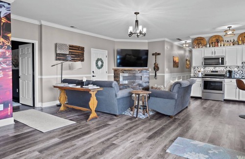 Frankfort Apartment | TOP OF THE ROCK Hot tub EV Charger Buffalo Trace Bourbon Trail Fire Pit