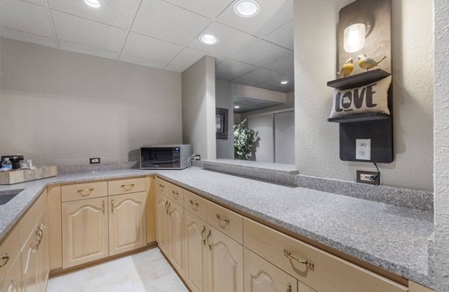 Branson Hotel | Top-of-the-Town King Suite at Thousand Hills Resort Hotel