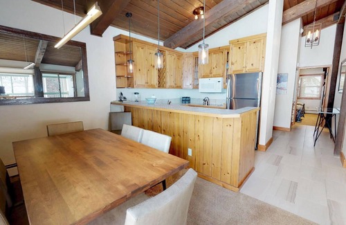 Snowmass Village Condo | Top of the Village - Slope 405